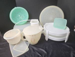lot 236 image: Vintage Tupperware