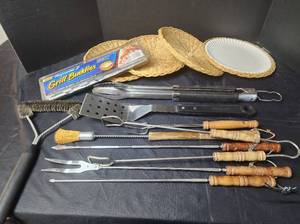 lot 246 image: BBQ Accessories