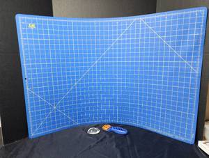 lot 261 image: Cutting Mat and Rotary Cutter