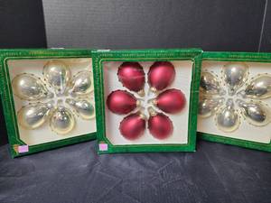 lot 282 image: (3) Boxes Glass Christmas Ornaments