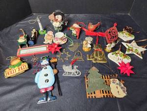 lot 286 image: Christmas Ornaments