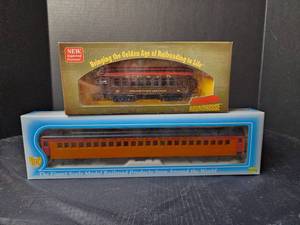lot 317 image: (2) NIB HO Scale Train Cars