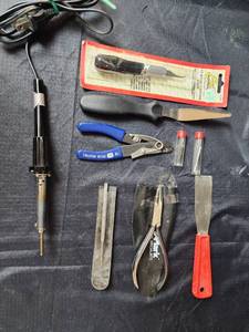 lot 327 image: Soldering Tool, Carving Knife, Wire Cutter, and More