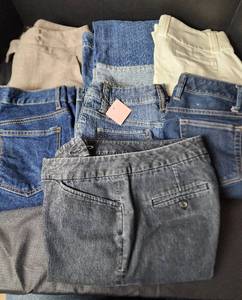 lot 330 image: Womens Jeans Size 2
