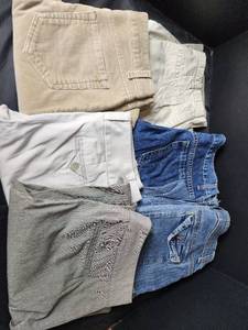 lot 331 image: Womens Jeans Size 4-6