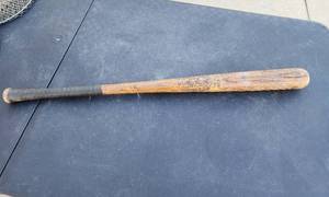 lot 351 image: Vintage 1920s Louisville Slugger 40 P.W. Wooden Baseball Bat Hall of Fame Paul Waner 35 Big Poison Hillerich and Bradsby Co. (Made in USA)
