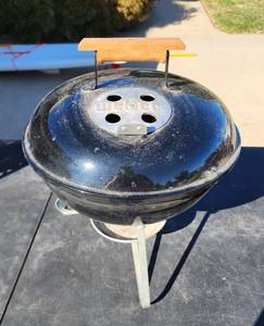 lot 381 image: Tabletop Weber Grill