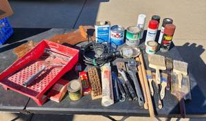 lot 388 image: Painting Supplies