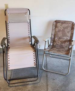 lot 397 image: Timber Ridge Zero Gravity Chair and Lawn Chair