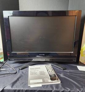 lot 409 image: Toshiba Regza 26 Integrated HD LCD Television with Remote