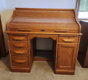lot 411 image: Antique Solid Oak Roll Top Desk 48x30x46