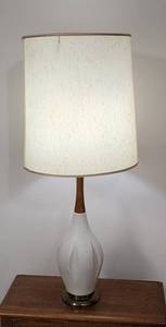 lot 502 image: Vintage Lamp (tested - works) (Located in Basement)