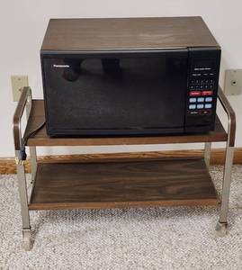 lot 509 image: Cart and Panasonic Microwave (Located in Basement)