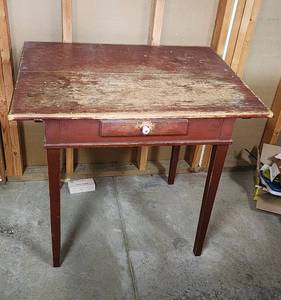 lot 515 image: Antique Desk 34x26x31 (Located in basement)