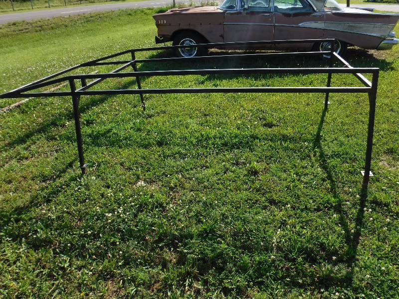 lot 1005 image: LADDER RACK