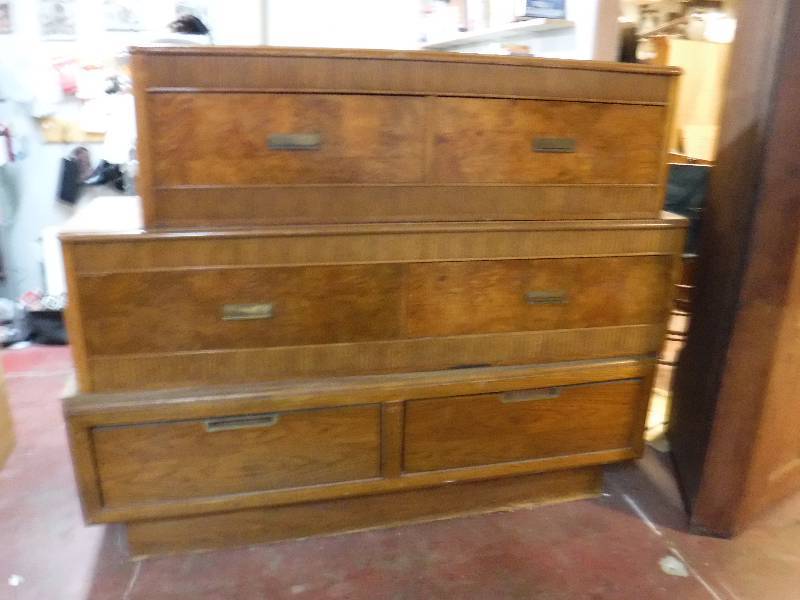 lot 1007 image: Stacked 3 Piece Dresser