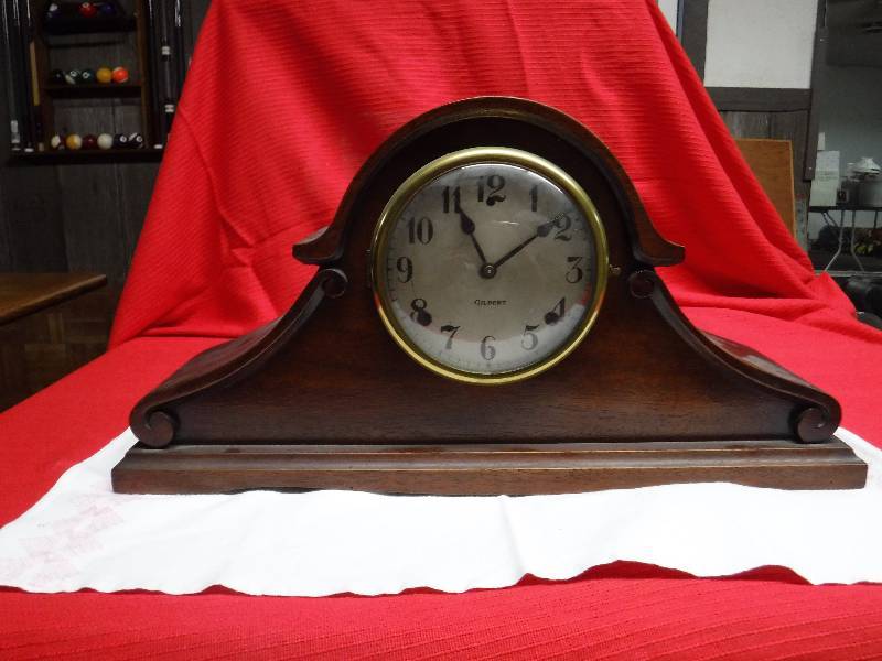 lot 1016 image: Antique All Wood Gilbert Mantel or Shelf Clock
