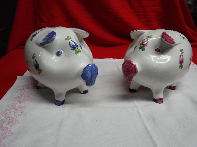 lot 1020 image: Piggy Banks
