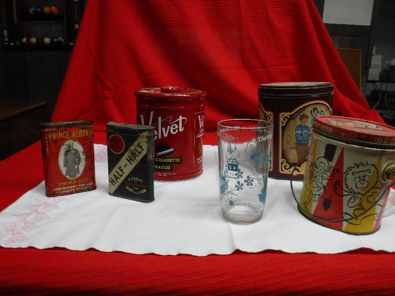 lot 1022 image: Antique Tins