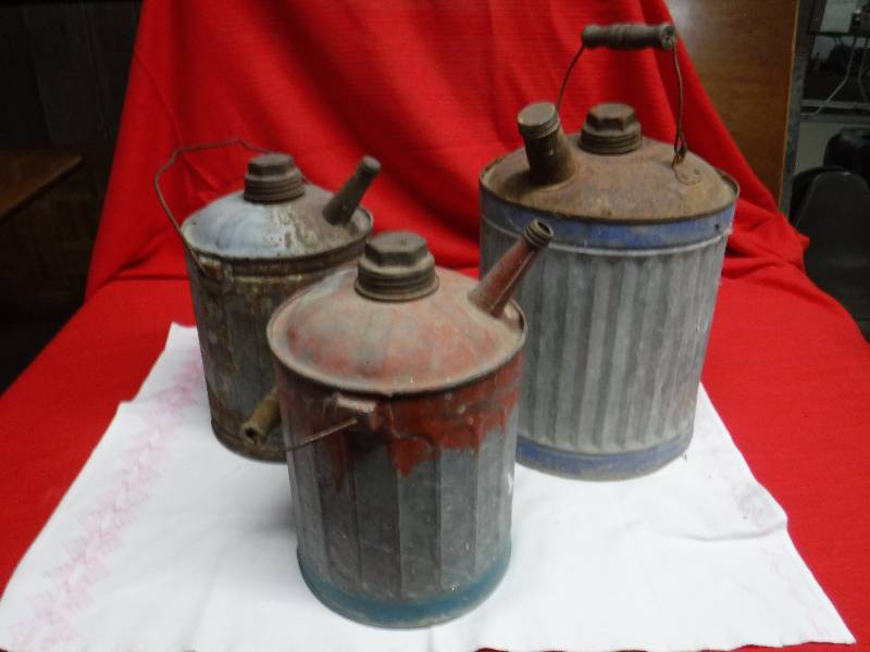 lot 1024 image: Vintage Cans