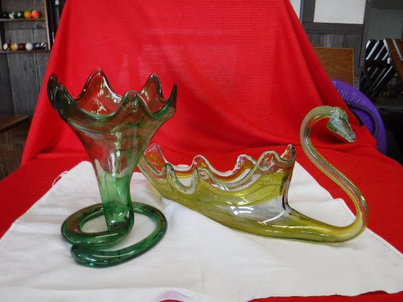 lot 1028 image: Hand blown glass vase and swan