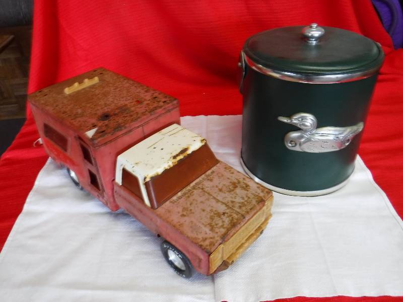 lot 1036 image: Vintage Metal Truck