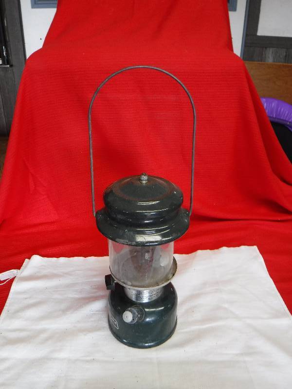 lot 1049 image: Green COLEMAN Lantern