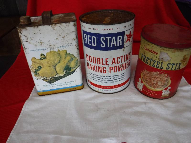 lot 1057 image: Kitchen Tins