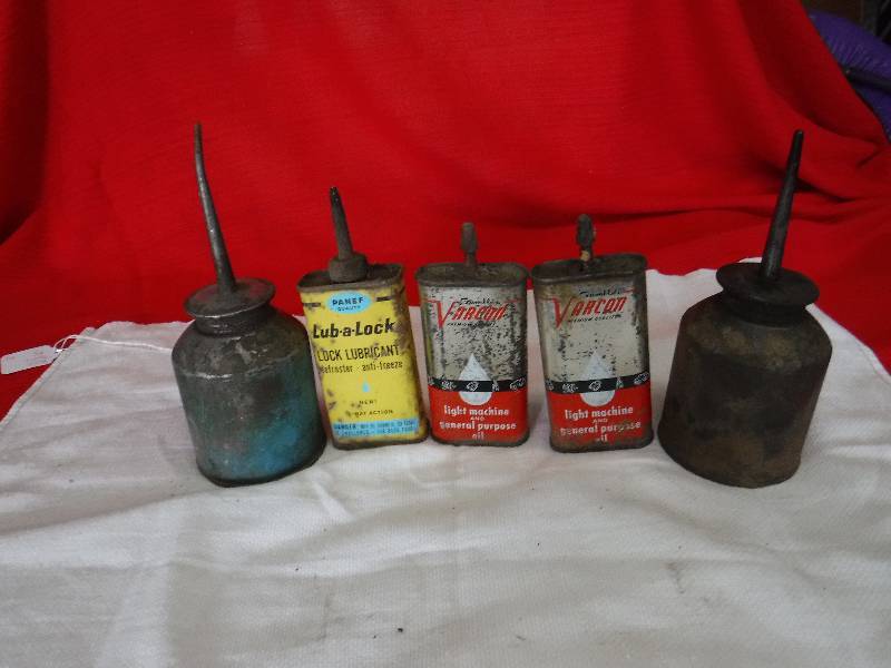 lot 1058 image: Oil Can Lot