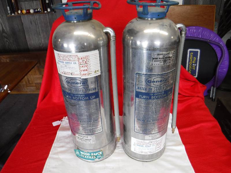 lot 1060 image: General Fire Extinguisher A Type Model IW-500B Stainless
