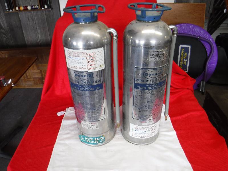 lot 1061 image: General Fire Extinguisher A Type Model IW-500B Stainless
