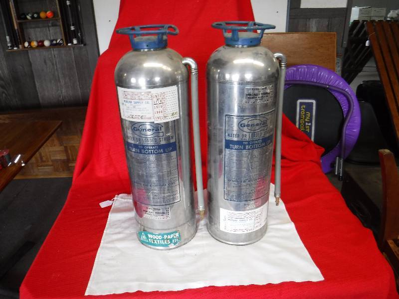lot 1062 image: General Fire Extinguisher A Type Model IW-500B Stainless