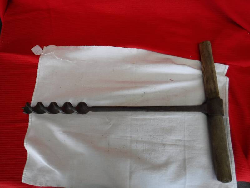 lot 1070 image: Wooden T Handle Bore Auger