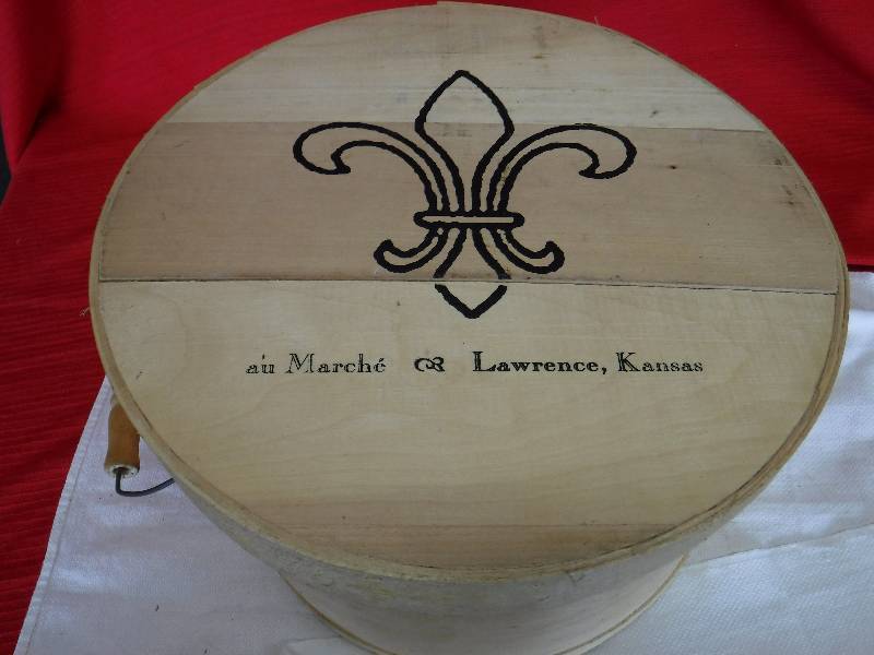 lot 1075 image: Wooden Hat Box
