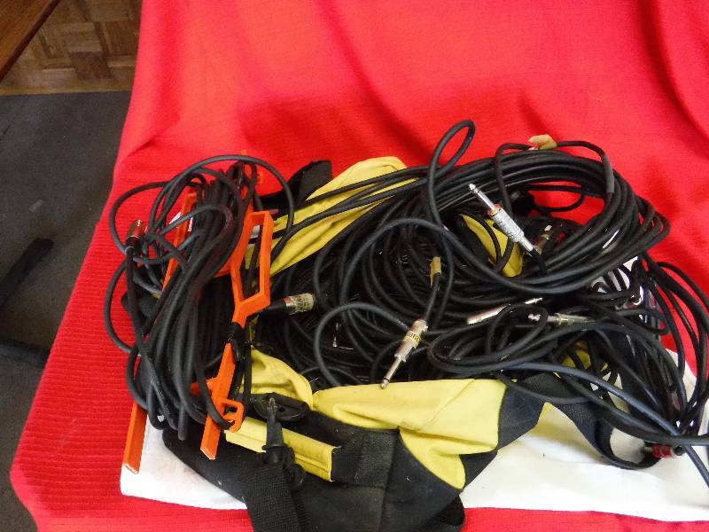 lot 1100 image: Pile of Guitar Amp Instrument Cables