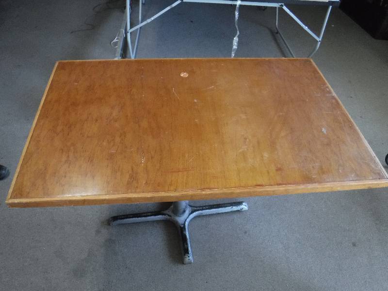 lot 1108 image: Restaurant table
