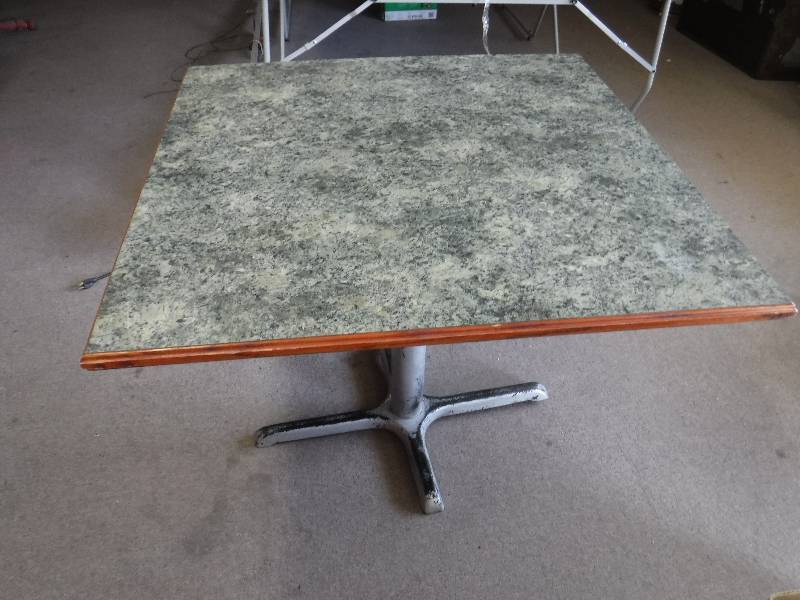 lot 1111 image: Restaurant table