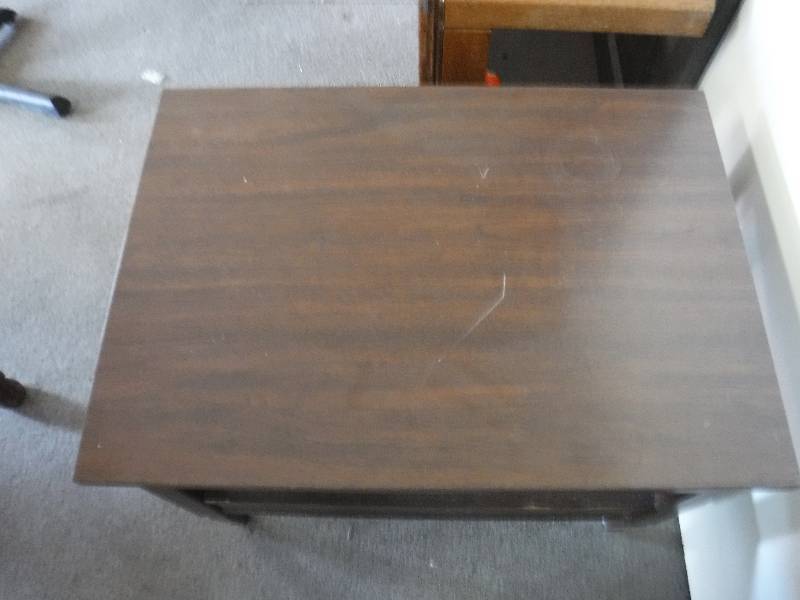 lot 1118 image: End Table