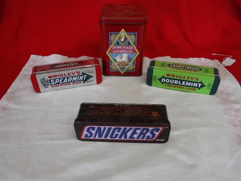 lot 1124 image: Candy Tins