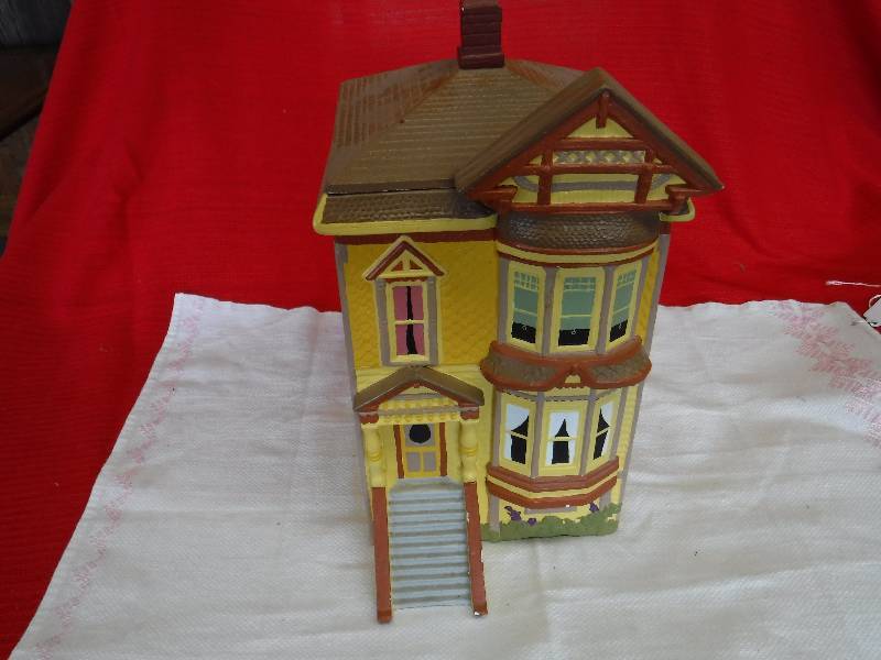 lot 1130 image: House Cookie Jar