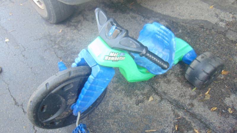 lot 475 image: blue and green big Wheel