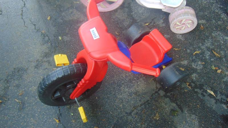 lot 477 image: red and blue big wheel