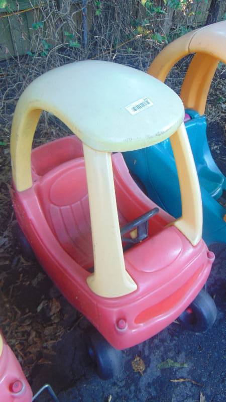 lot 493 image: Little Tikes cozy coupe