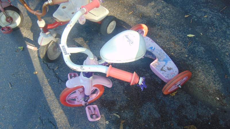 lot 497 image: Disney princess trike