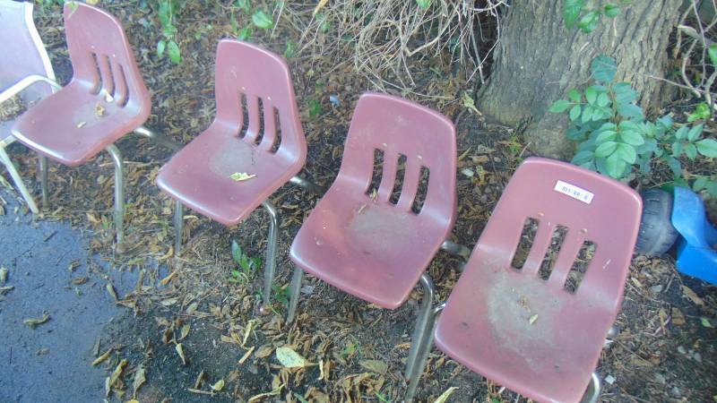 lot 503 image: 4 plastic kids stack chairs