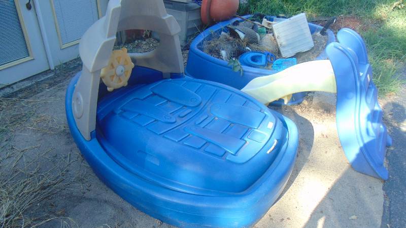 lot 505 image: Tug boat sand box wlid