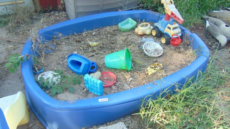 lot 507 image: Big sandbox - no sand