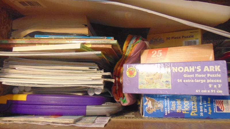 lot 511 image: kids books and Fisher Price Power Touch electronic book system