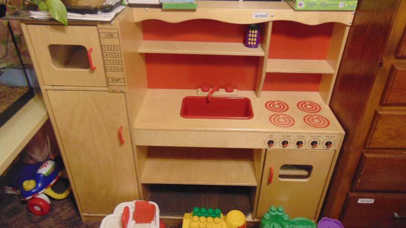 lot 522 image: solid wood kitchen set - commercial quality