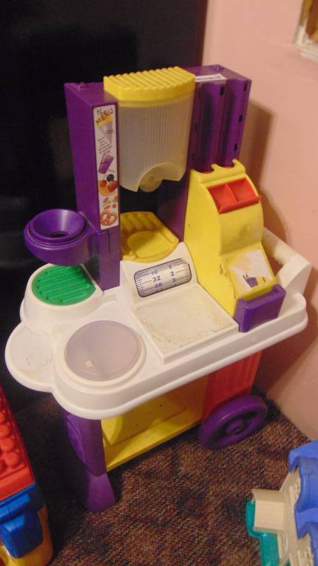 lot 523 image: shopping market play set